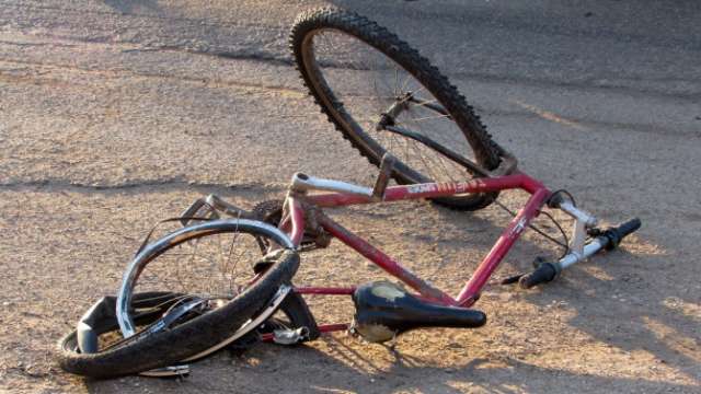 Кола блъсна колоездач на входа на град Троян Инцидентът е станал около 08 30