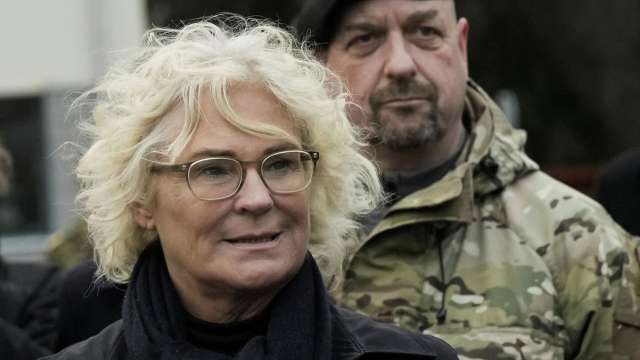 Министърът на отбраната на Германия Кристине Ламбрехт подаде оставка след