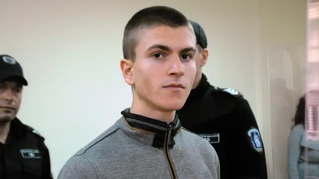 Бургаския районен съд гледа мярката за неотклонение на 20 годишния И