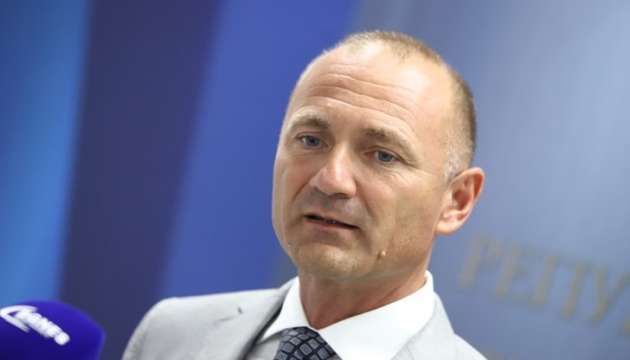 Служеният енергиен министър Росен Христов заяви че правителството продължава работата