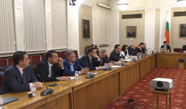 На първото заседание на временната комисия Нексо народните представители изслушват