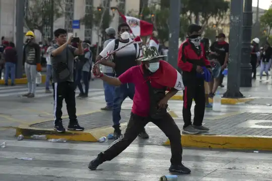 Хиляди протестиращи излязоха по улиците на столицата на Перу и