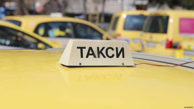Разкриха и задържаха клиент на такси който нападнал и ограбил таксиметров шофьор в Кърджалийско съобщиха от
