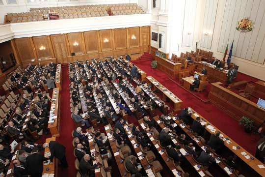 Председателстващият днешното заседание на парламента Йордан Цонев наказа с порицание депутата