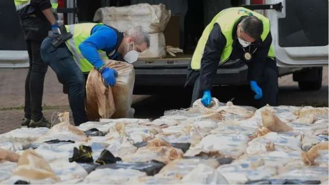 Испанската полиция конфискува 4 5 тона кокаин на борда на товарен