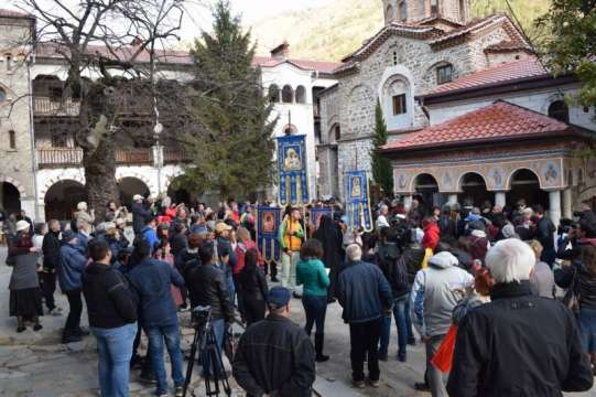Манастирите сигнализират за рекордни сметки за ток В Бачковския манастир