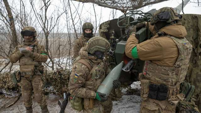 Руските войски в Източна Украйна вероятно трупат боепраси и натрупват