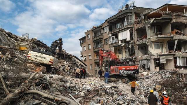 Жертвите след опустошителните земетресения в Турция и Сирия са над