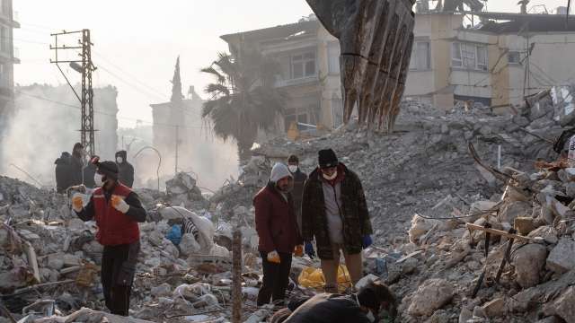 Една седмица след опустошителното земетресение в Турция и Сирия броят