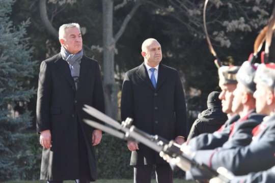 Държавният глава Румен Радев посрещна президента на Черна гора Мило