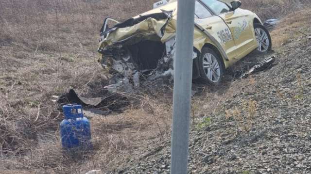 СНИМКА БГНЕСТаксиметров шофьор загина при тежка катастрофа край Поморие Инцидентът