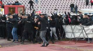 Голям скандал и невиждан срам донесоха феновете на турските футболни
