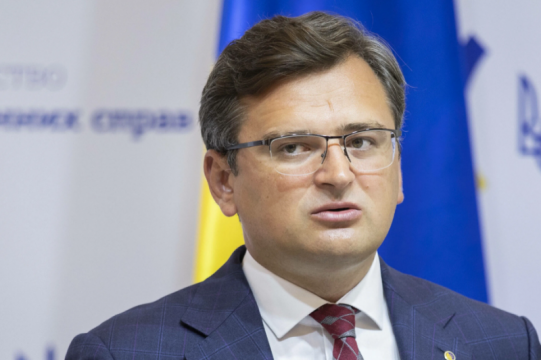 Украинският външен министър Дмитро Кулеба заяви че Украйна е оцеляла