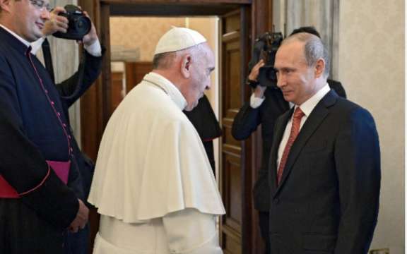 Папа Франциск изрази готовност да разговаря с руския президент Владимир