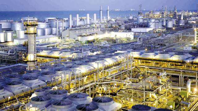 Петролният гигант Сауди Арамко регистрира рекордно висока печалба от над
