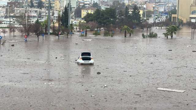 Наводнения удариха Адияман и Шанлъурфа съобщи CNN Turk В Шанлъурфа проливният