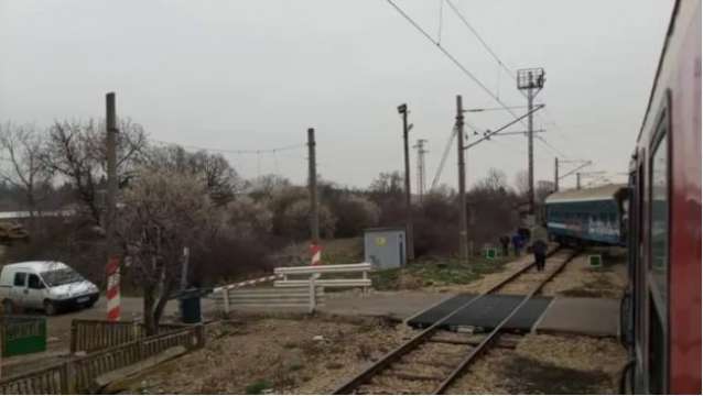 Снимка Юлияна ПановаБърз влак е дерайлирал край гара Дралфа Търговище