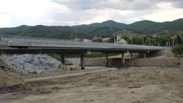 Започна изграждането на нов мост над река Струма при село