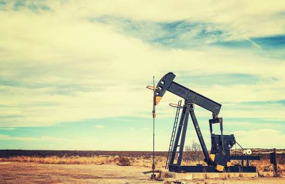 Сривът на цените на петрола се свързва с кризата в
