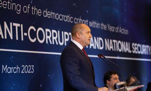 Намирането на трайно решение от настоящата политическа криза в България