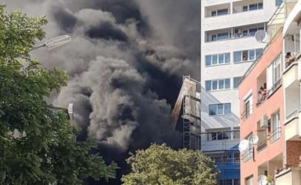 Пожар изпепели апартамент в Бургас собственост на 22 годишна жена Няма