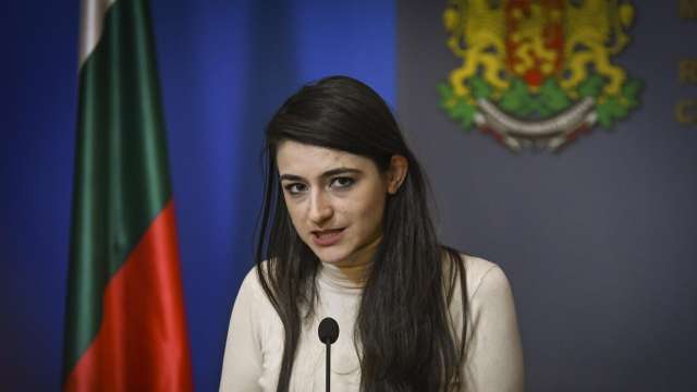 Юридическият екип на Лена Бориславова наложи запор над сметките на