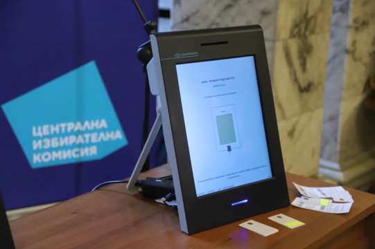 Централната избирателна комисия възложи проверка на всички машини за гласуване