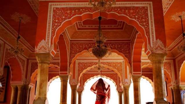 Най малко осем поклонници са починали след падане в кладенец в хиндуистки храм