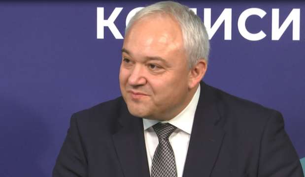 Министърът на вътрешните работи заяви на пресконференция че ще противодейства