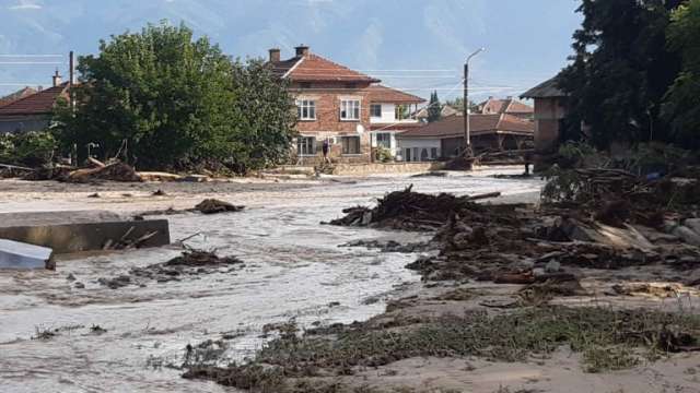 Седми месец жителите на едно от най пострадалите карловски села Слатина