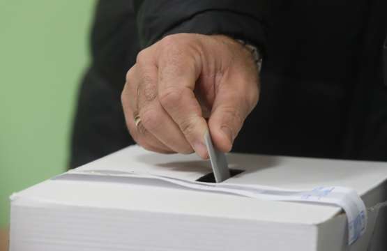 Започна изборният ден в чужбина Точно в 22 00 ч българско