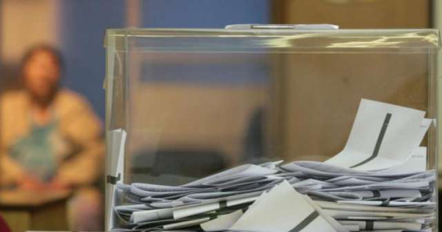 Около 500 жители в София гласуват с подвижни урни на