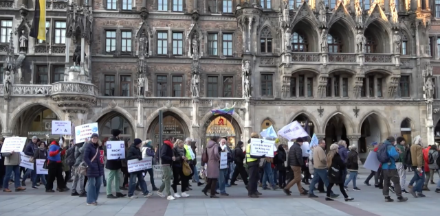 Стотици активисти се събраха в Мюнхен в сряда срещу доставките