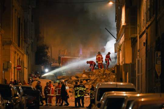 Най малко петима души са пострадали при срутване на жилищна сграда в центъра на Марсилия