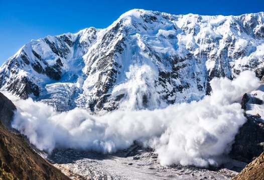 Най малко четирима души са загинали при лавина във френските Алпи