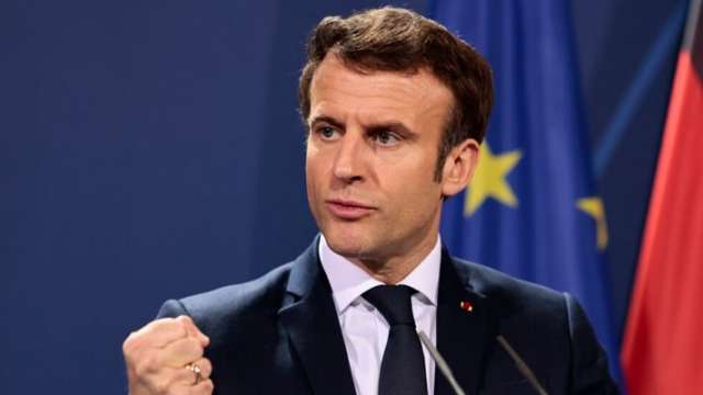 Френският президент Еманюел Макрон защити спорната пенсионна реформа в телевизионно