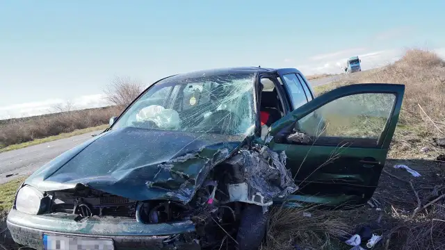 Катастрофа между автомобил и камион на автомагистрала Марица Движението е