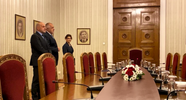 Започнаха консултациите с ГЕРБ СДС на Дондуков 2 Днес президентът Румен