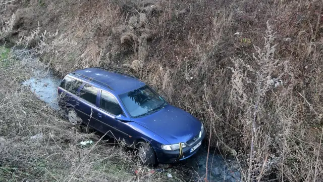 Кола падна в дереоколо Свиленград съобщиха от полицията Сигналът е получен