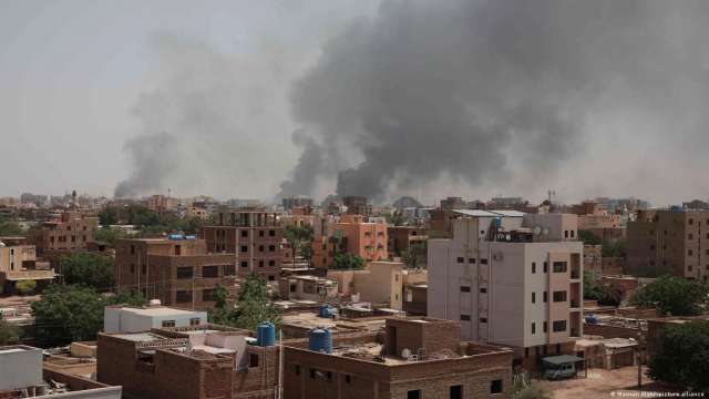 Няколко страни започнаха да евакуират своите граждани от Судан тъй