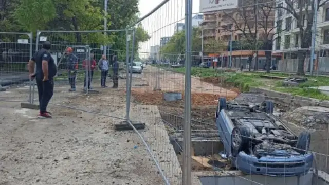 Пиян шофьор катастрофира в изкоп в Пловдив след гонка с