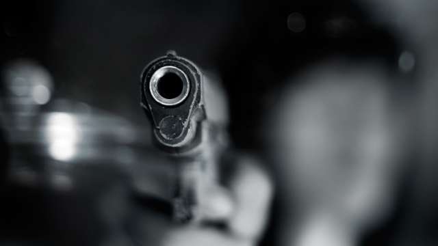 Мъж стреля с пневматична пушка срещу полицейски патрул във Варна Униформените