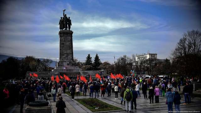 Протест с искане за демонтаж на Паметника на съветската армия
