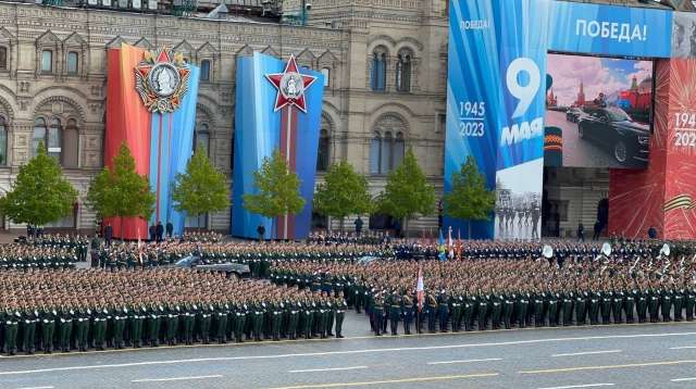 В руската столица Москва се провежда традицинния военен парад по