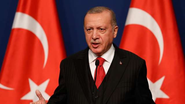 Избирателите в Турция се отправят към урните за важни парламентарни