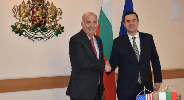 Министърът на икономиката и индустрията Никола Стоянов се срещна с