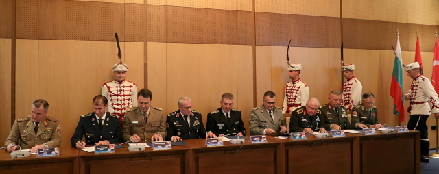 В края на 16 та Конференция на началниците на отбраната