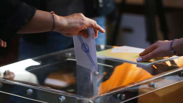 Дясноцентристката партия Нова демокрация на досегашния премиер Кириакос Мицотакис спечели