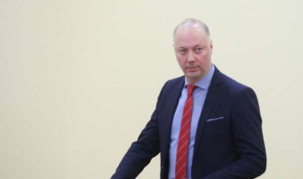 Председателят на парламента Росен Желязков взе решение прекрати заседанието на