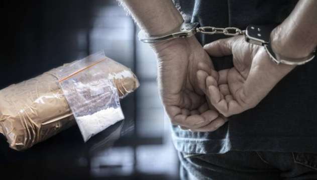 Близо половин килограм марихуана и метамфетамин бяха конфискувани от полицаи